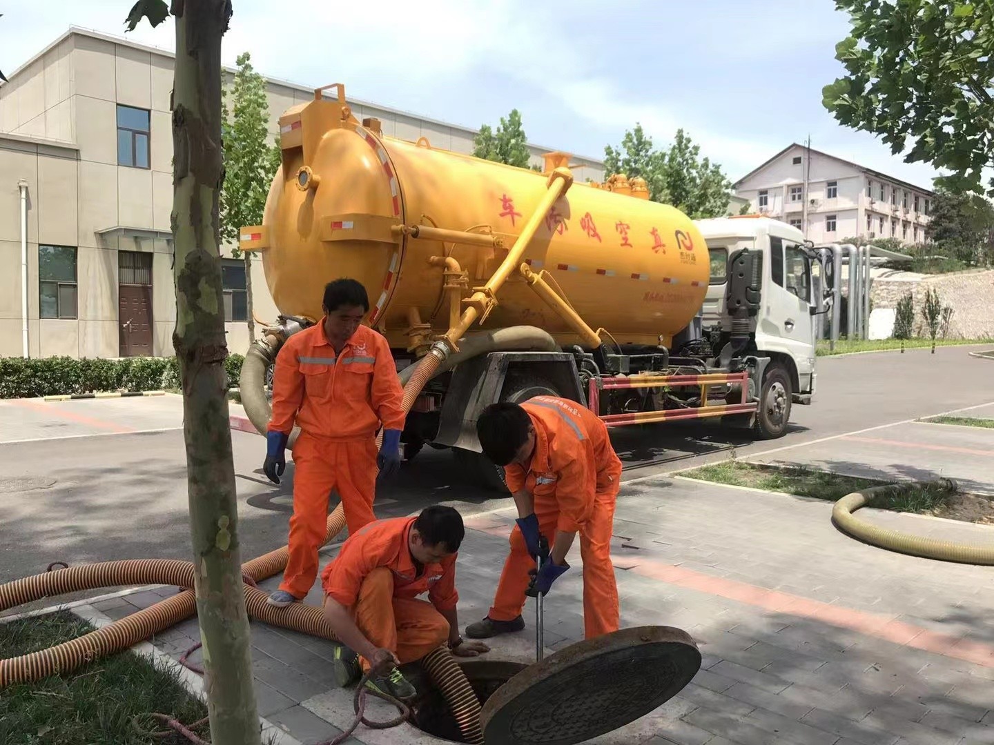 哈密化粪池清理与5-8吨吸粪车施工效率分析